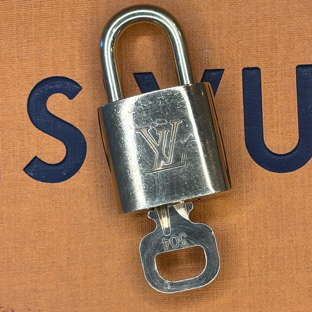 LOUIS VUITTON | Gold Tone Lock and Key #304